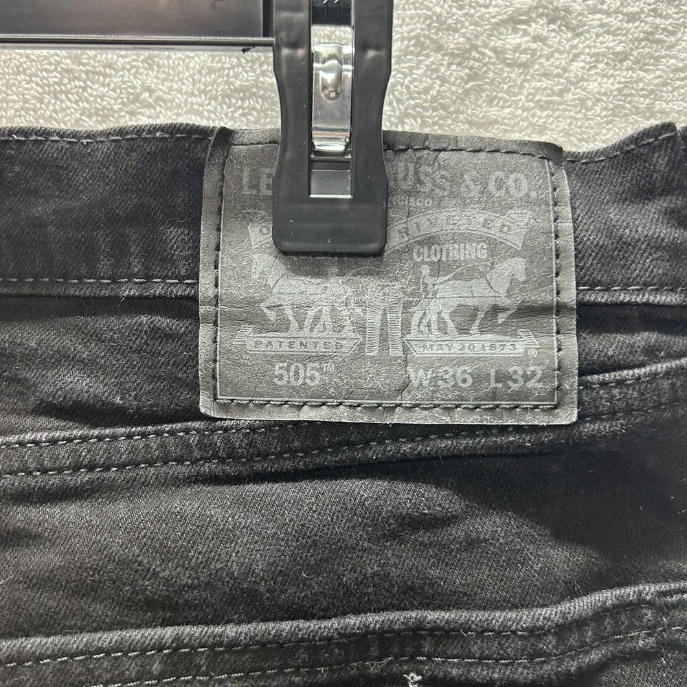 Levis Mens Size 36X32 Black Denim 505 Straight Jeans (J8)